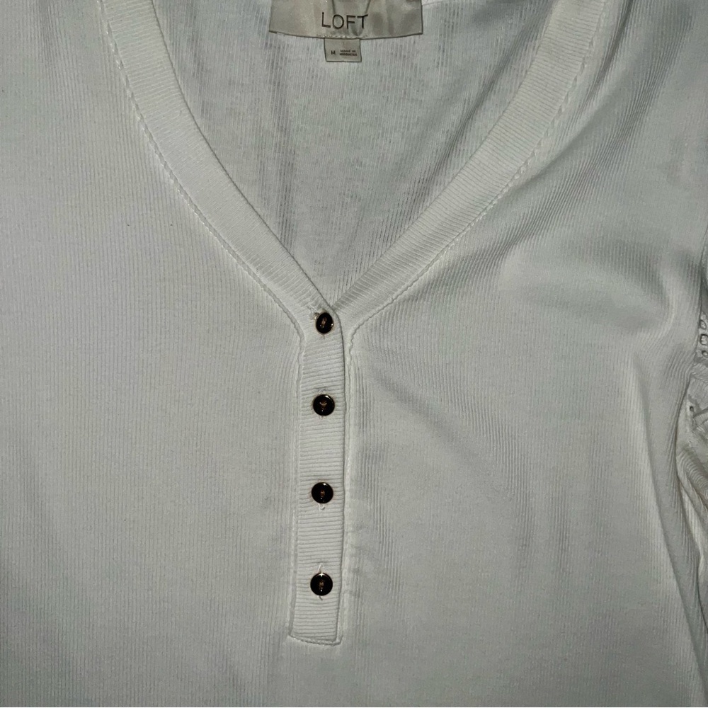 White Eyelet Sleeve Women's Top size Medium - Picture 5 of 7